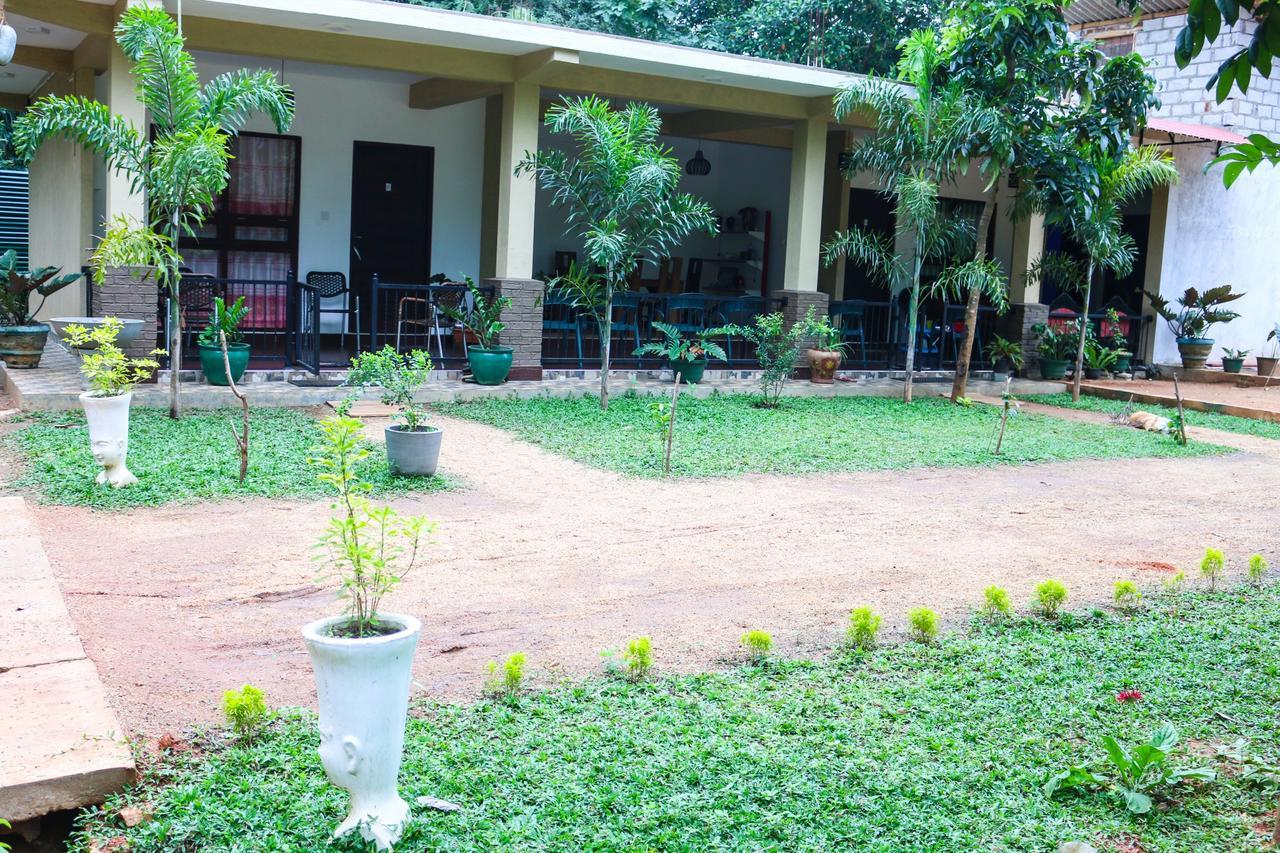 Bed & Bicycle Hostel Dambulla Exterior foto